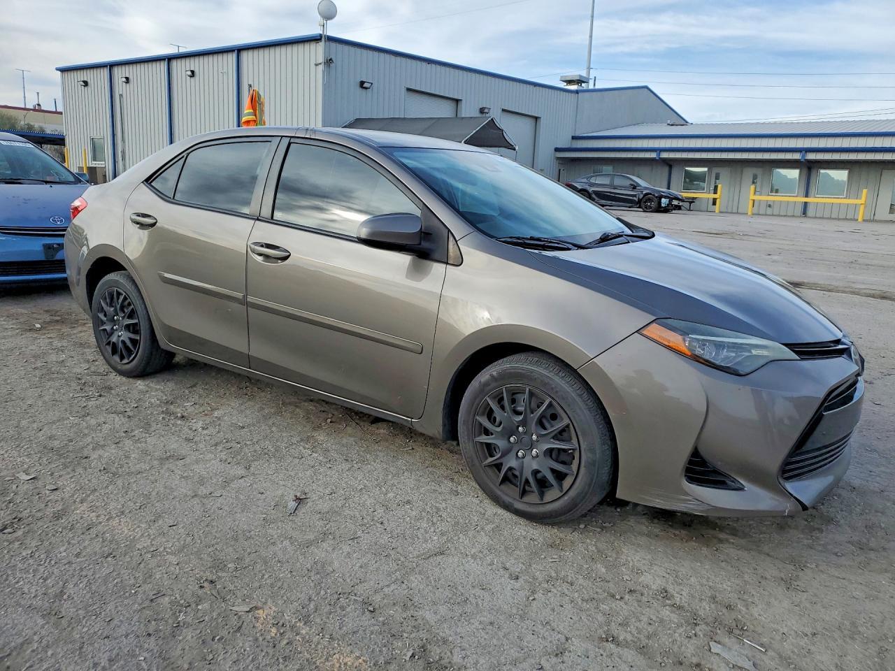 2017 Toyota Corolla L - Фото 4