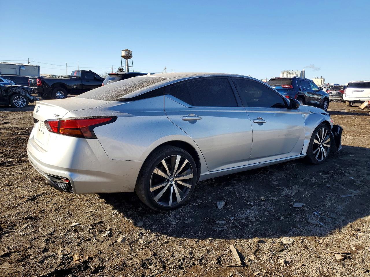 2020 Nissan Altima Sr - Image 3