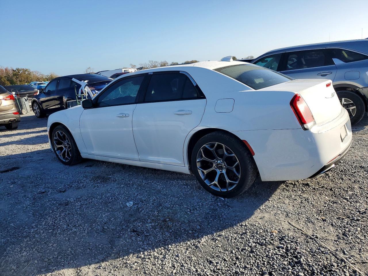 2016 Chrysler 300 S - Фото 2