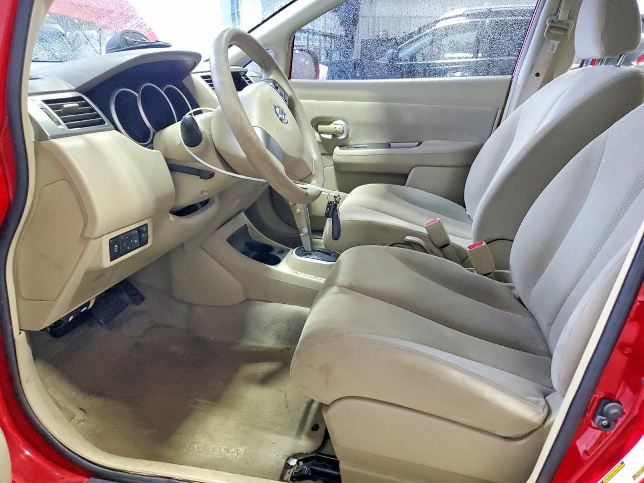 2010 Nissan Versa S - Фото 7