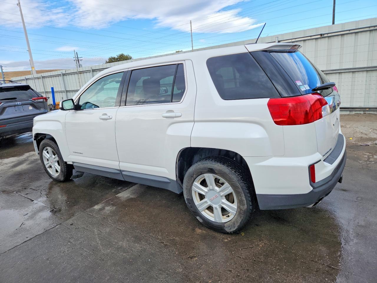 2016 GMC Terrain Sle - Image 2