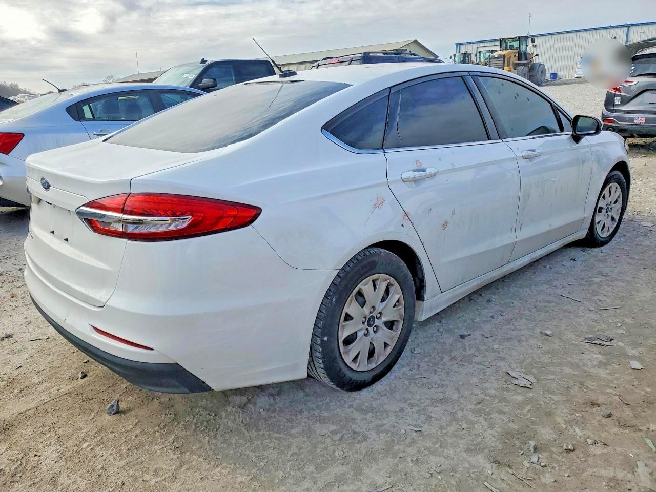 2019 Ford Fusion S - Фото 3