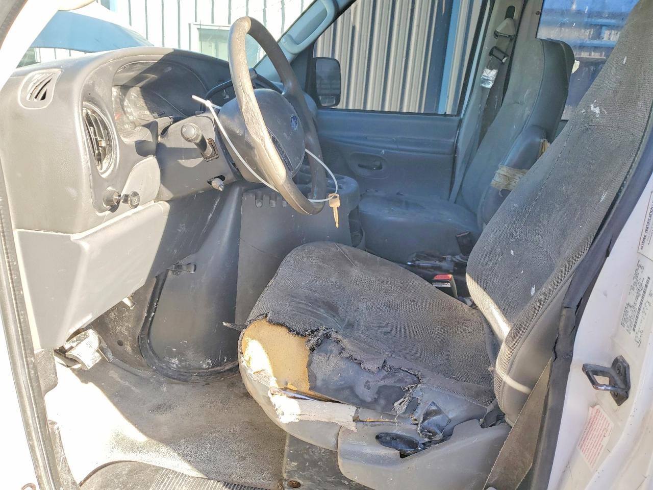 2003 Ford Econoline E250 Van - Фото 7