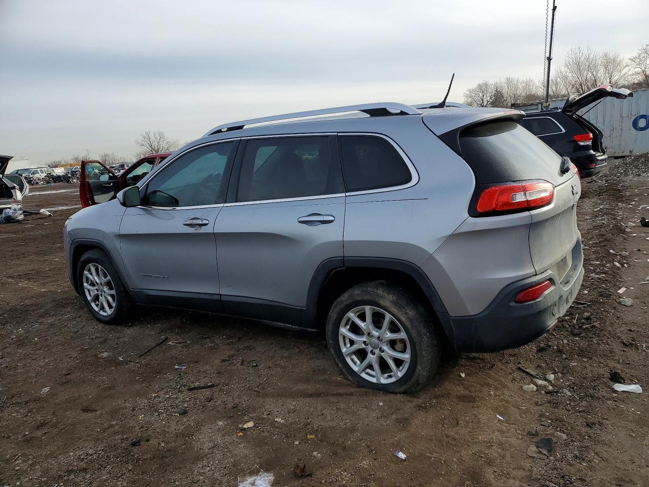 2015 Jeep Cherokee Latitude - Фото 2