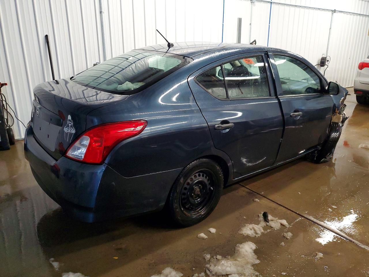 2015 Nissan Versa 1.6 S - Image 3