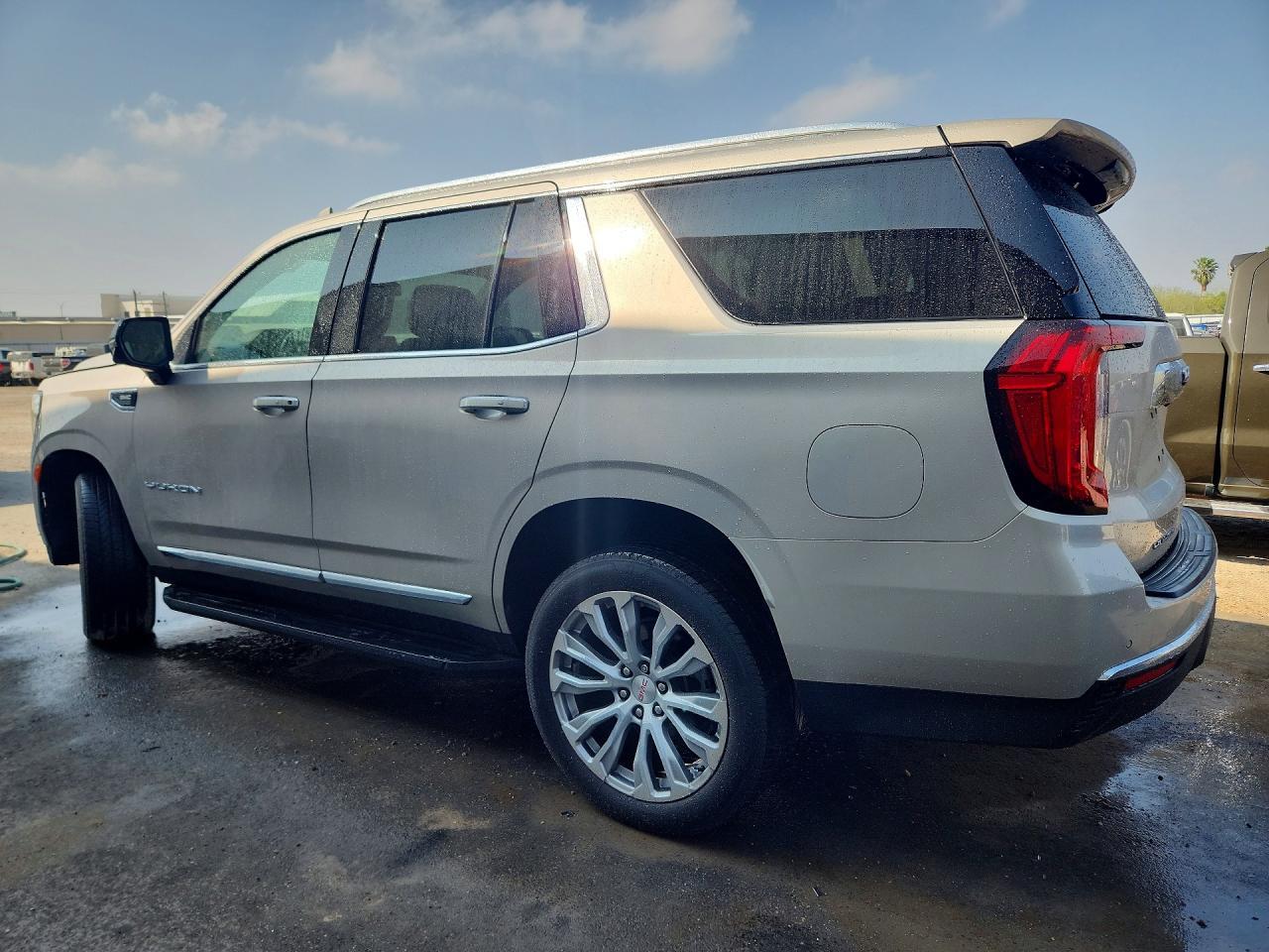 2022 GMC Yukon Slt - Фото 2