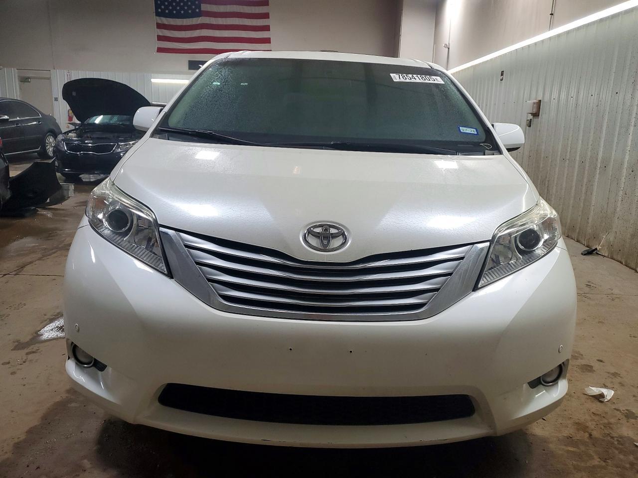 2012 Toyota Sienna Limited 7-Passenger - Фото 5