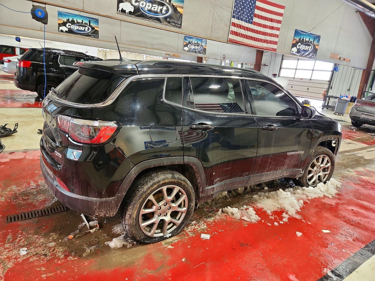 2022 Jeep Compass Latitude Lux - Фото 3