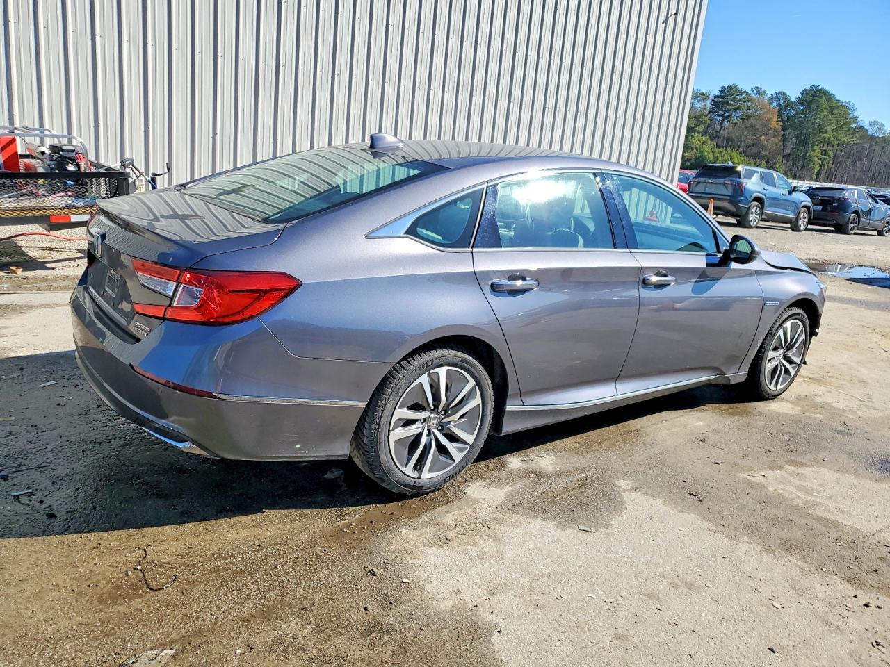 2018 Honda Accord Touring Hybrid - Image 3