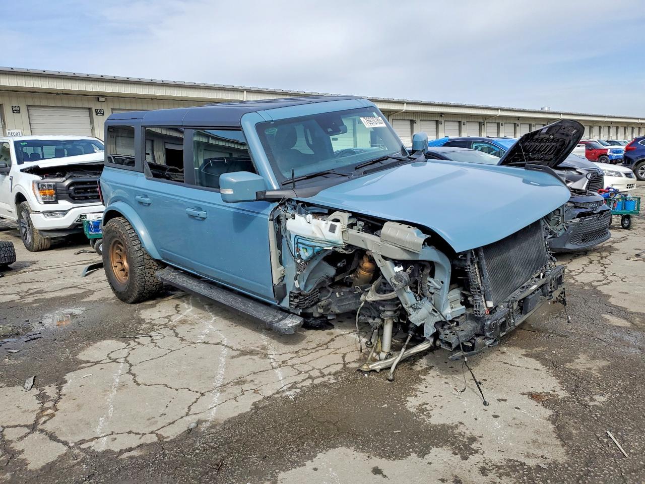 2022 Ford Bronco Base - Image 4