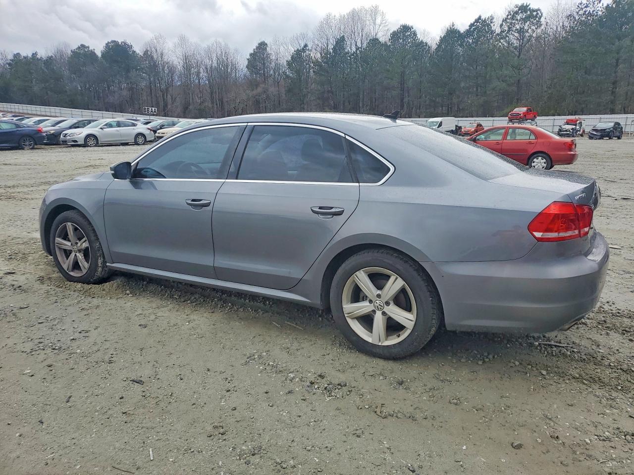 2013 Volkswagen Passat Se - Фото 2