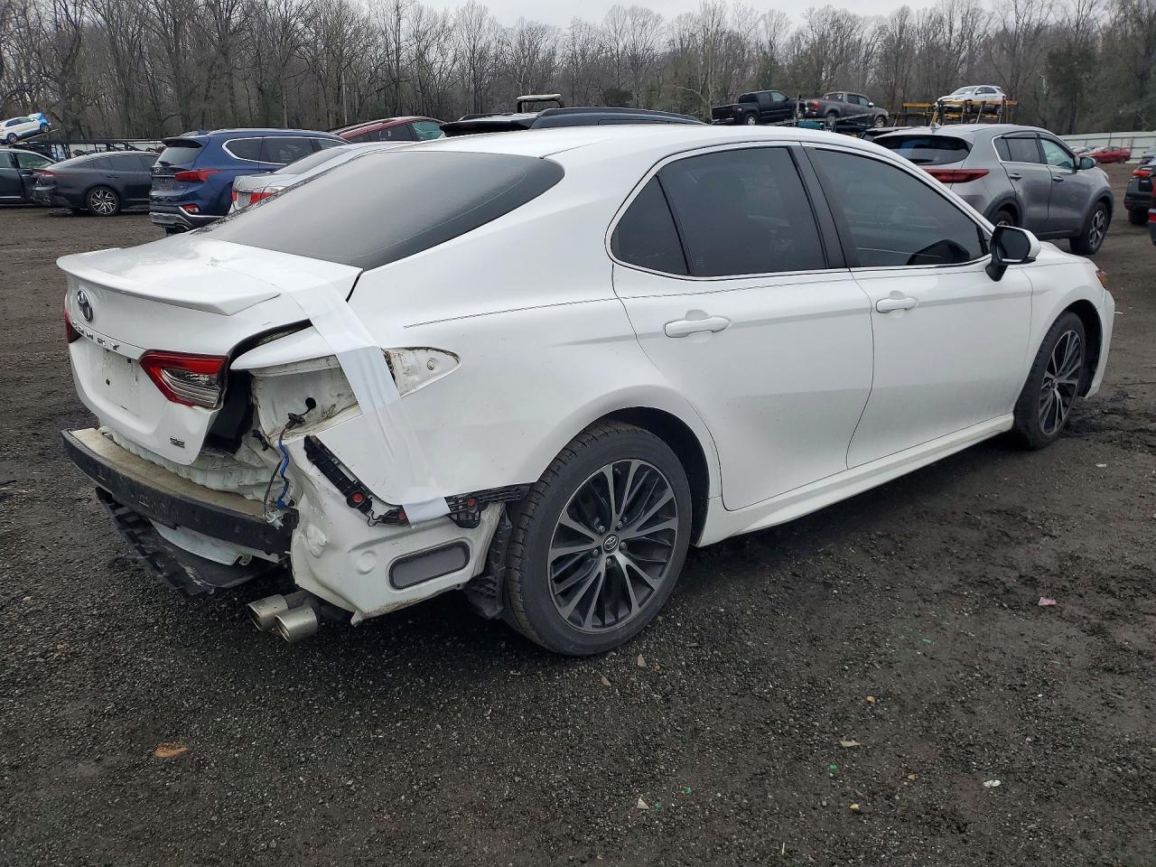 2018 Toyota Camry L - Фото 3