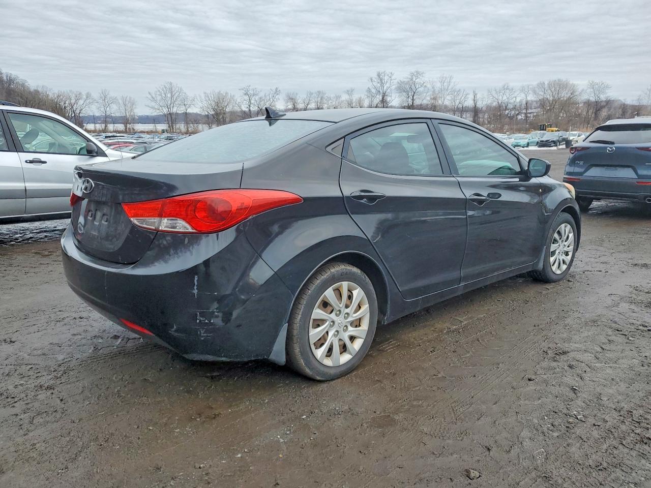 2013 Hyundai Elantra - Image 3