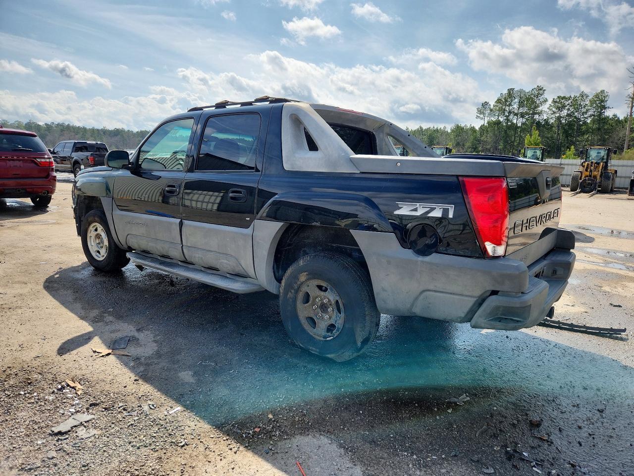 2002 Chevrolet Avalanche K1500 - Image 2