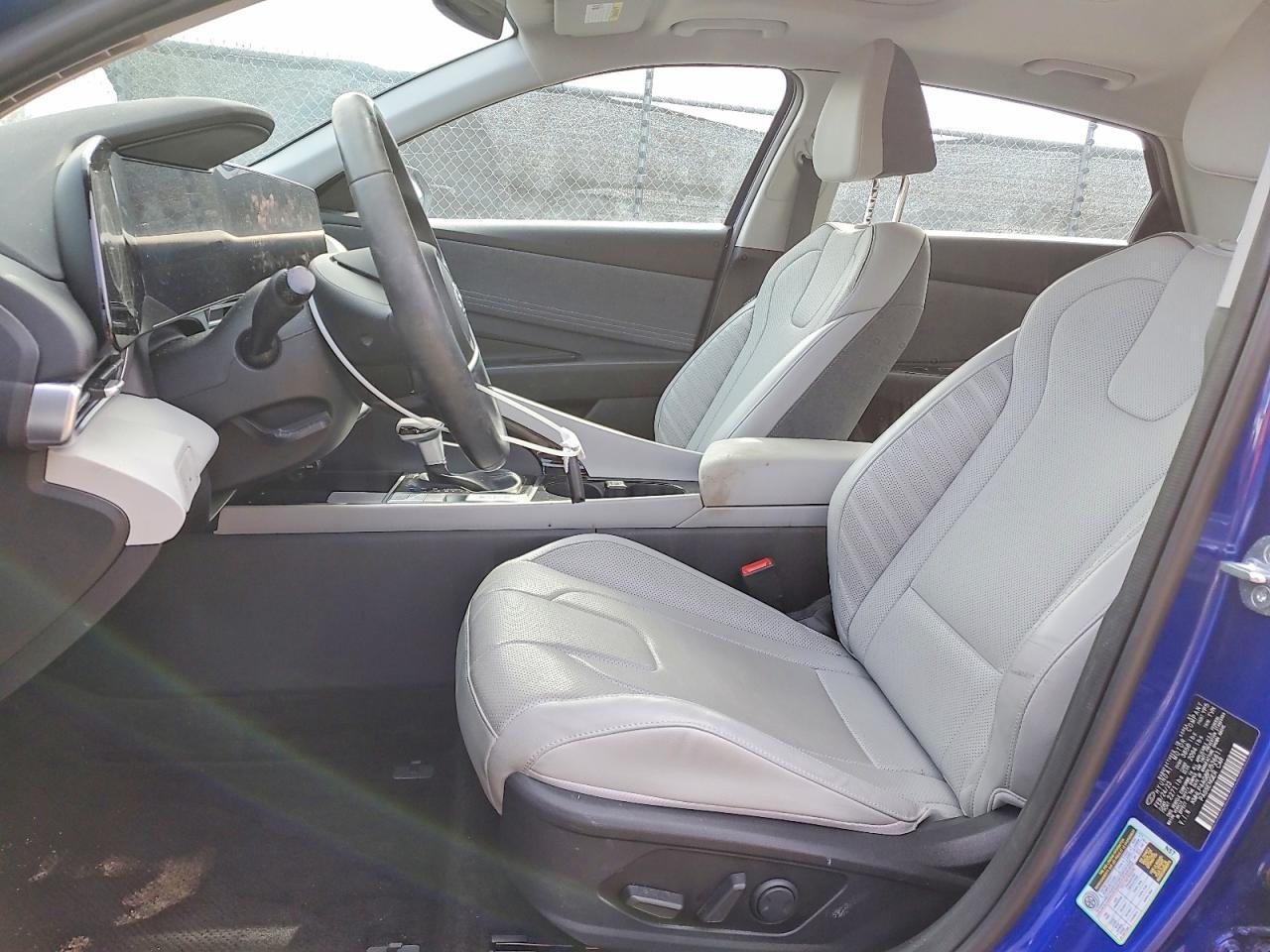 2023 Hyundai Elantra Limited - Image 7