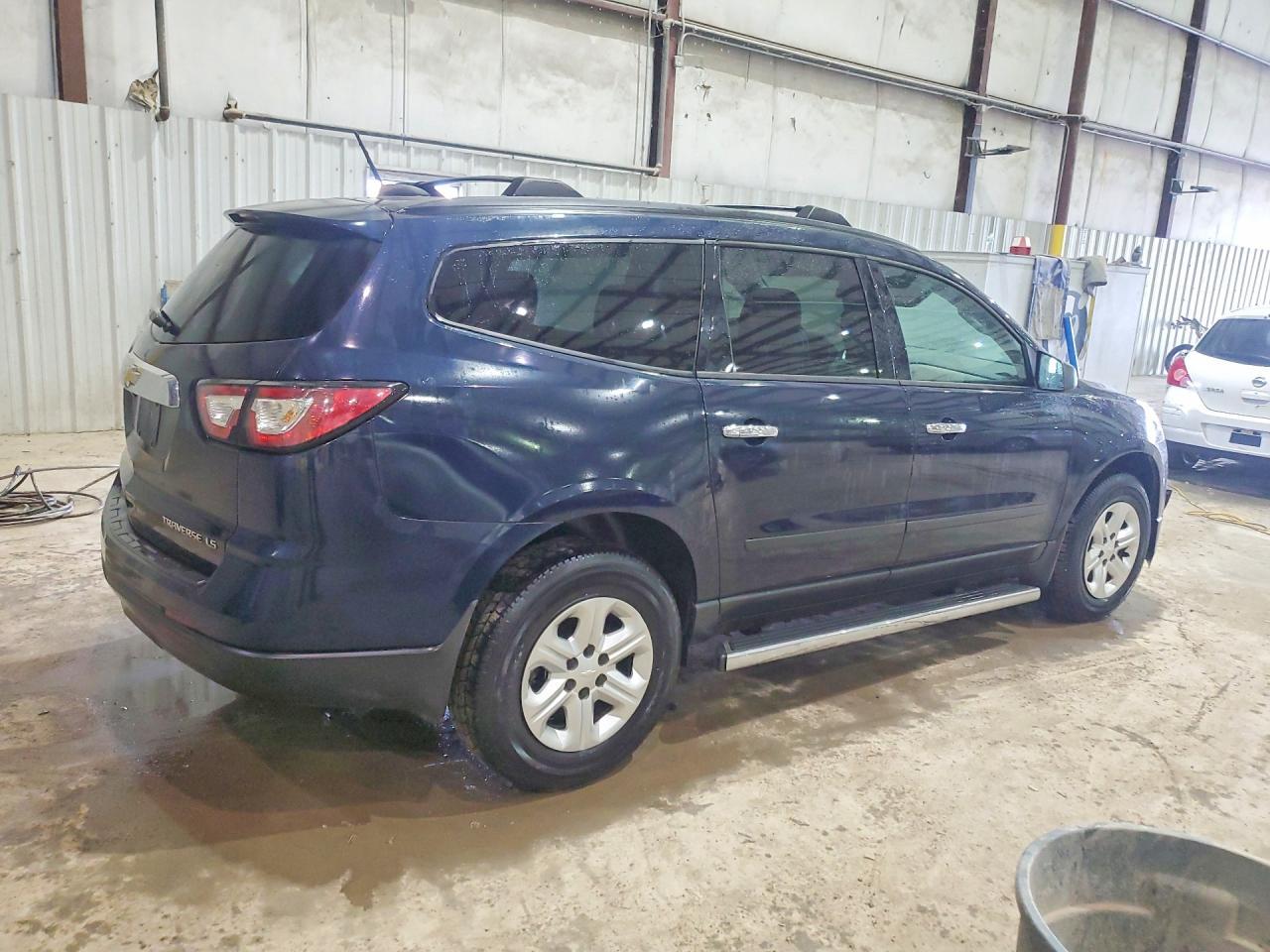 2016 Chevrolet Traverse Ls - Фото 3