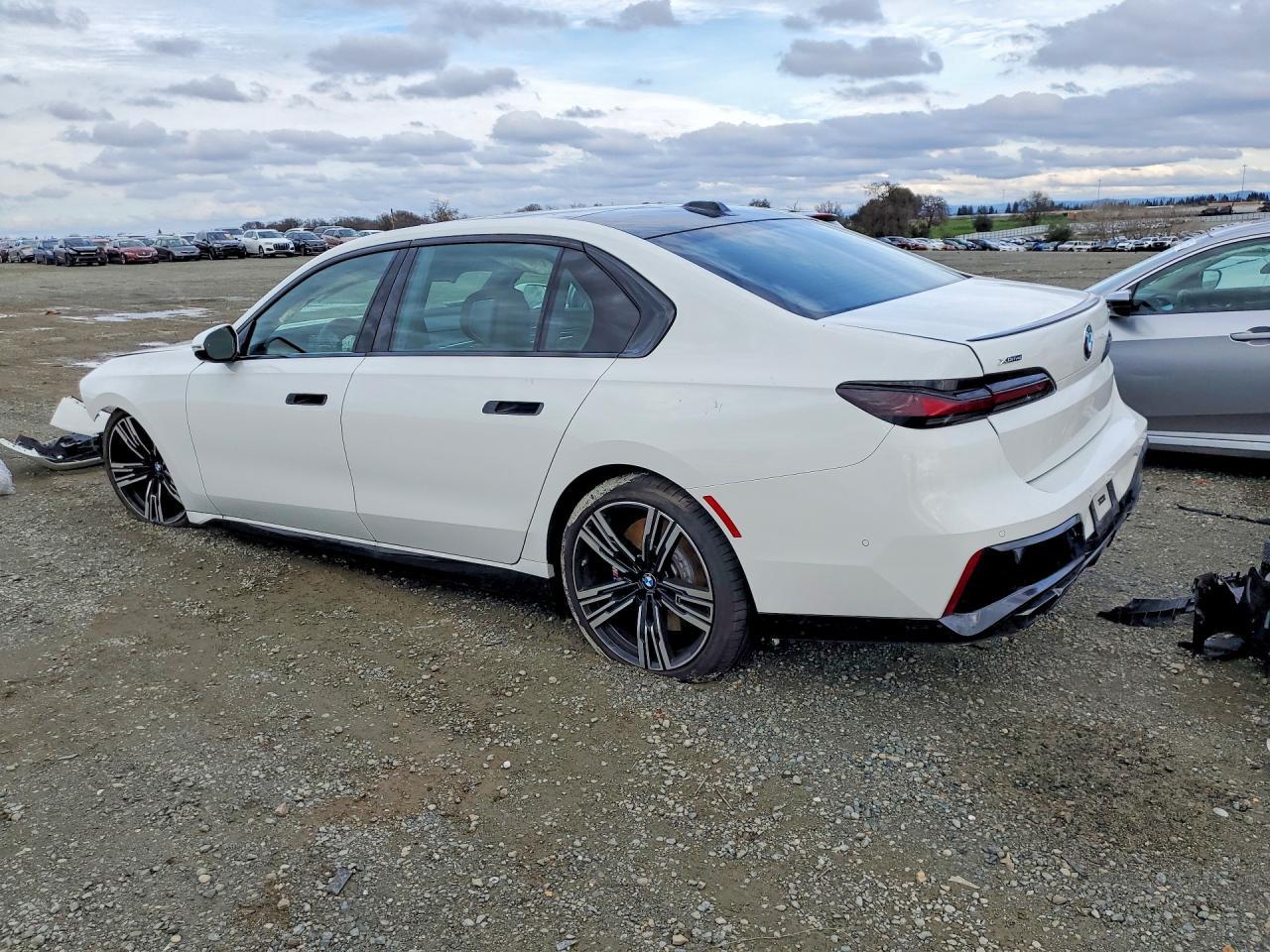 2025 BMW 760 Xi - Фото 2