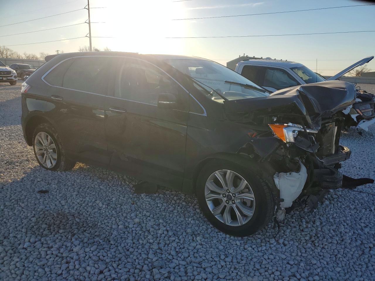 2022 Ford Edge Titanium - Фото 4