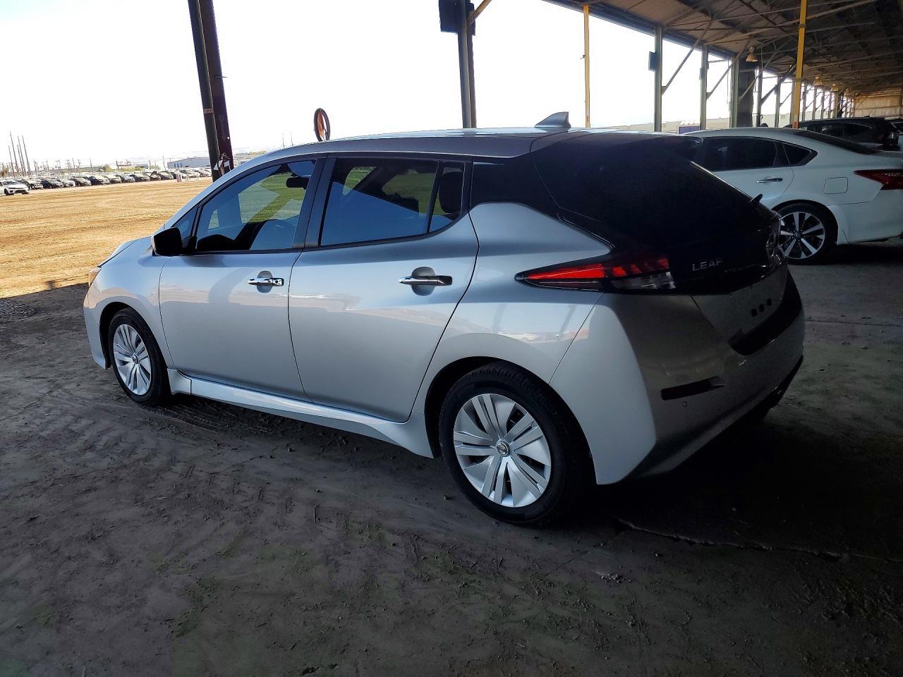 2022 Nissan Leaf S - Фото 2