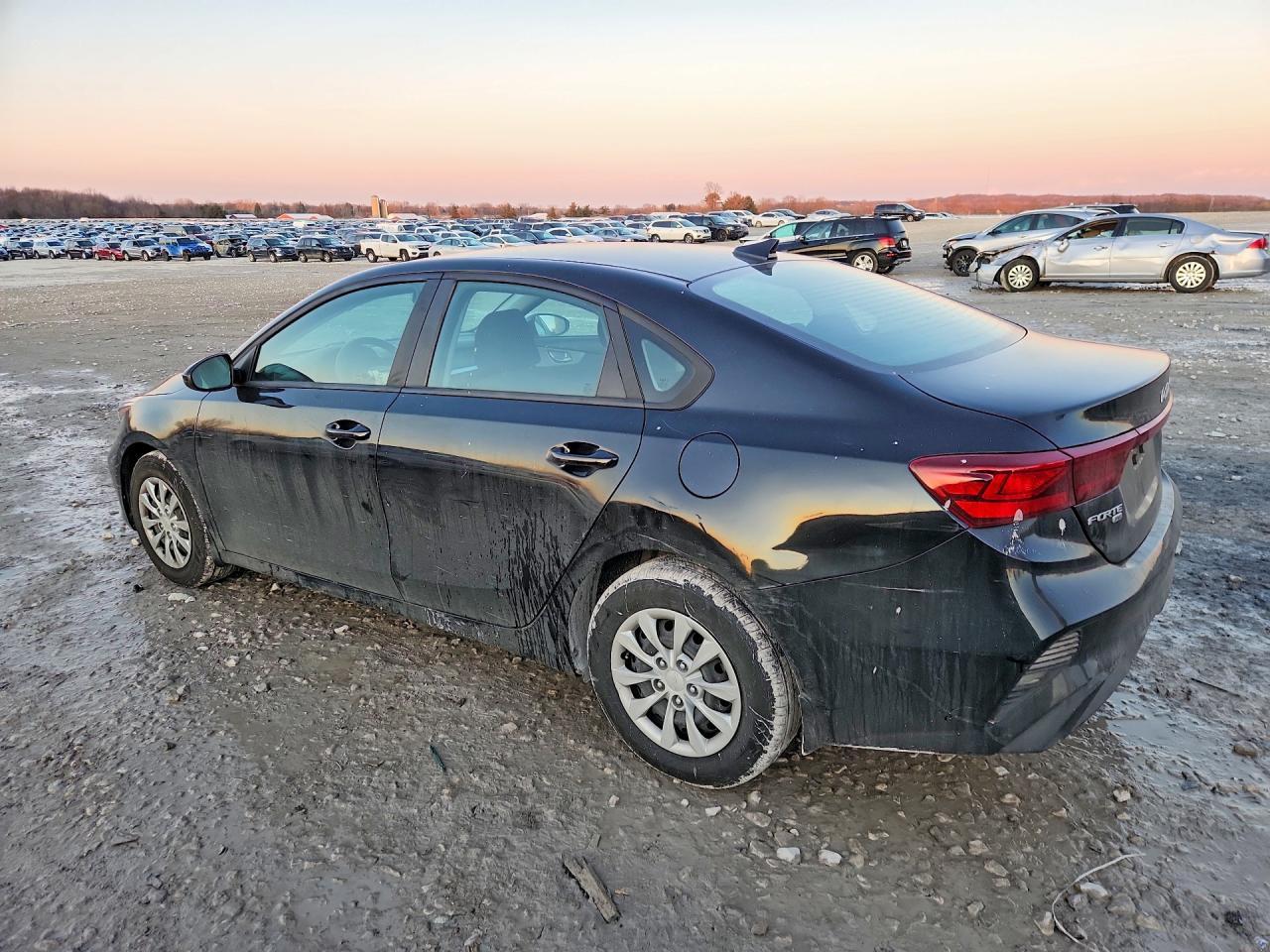 2022 Kia Forte Fe - Фото 2