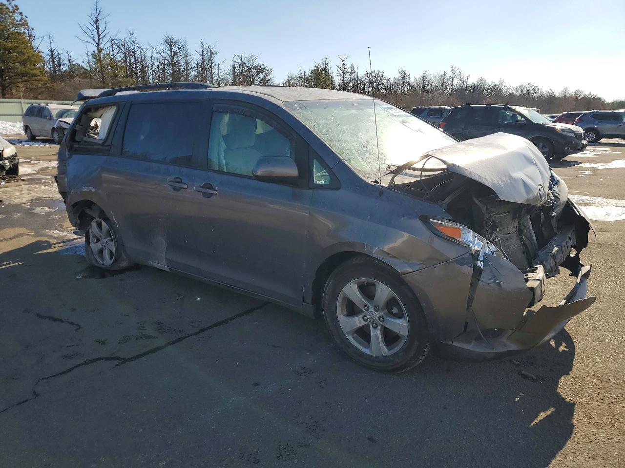 2011 Toyota Sienna Le - Фото 4