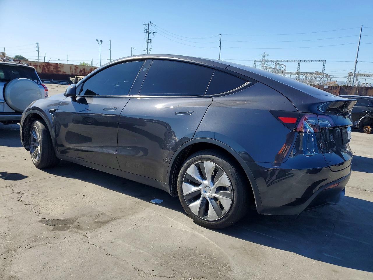 2024 Tesla Model Y - Фото 2