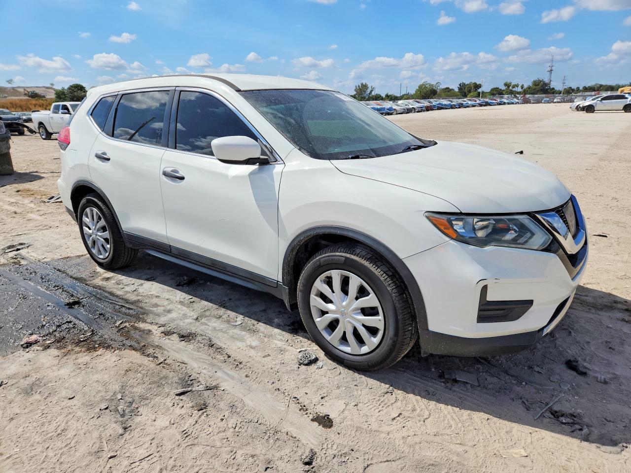 2017 Nissan Rogue S - Фото 4