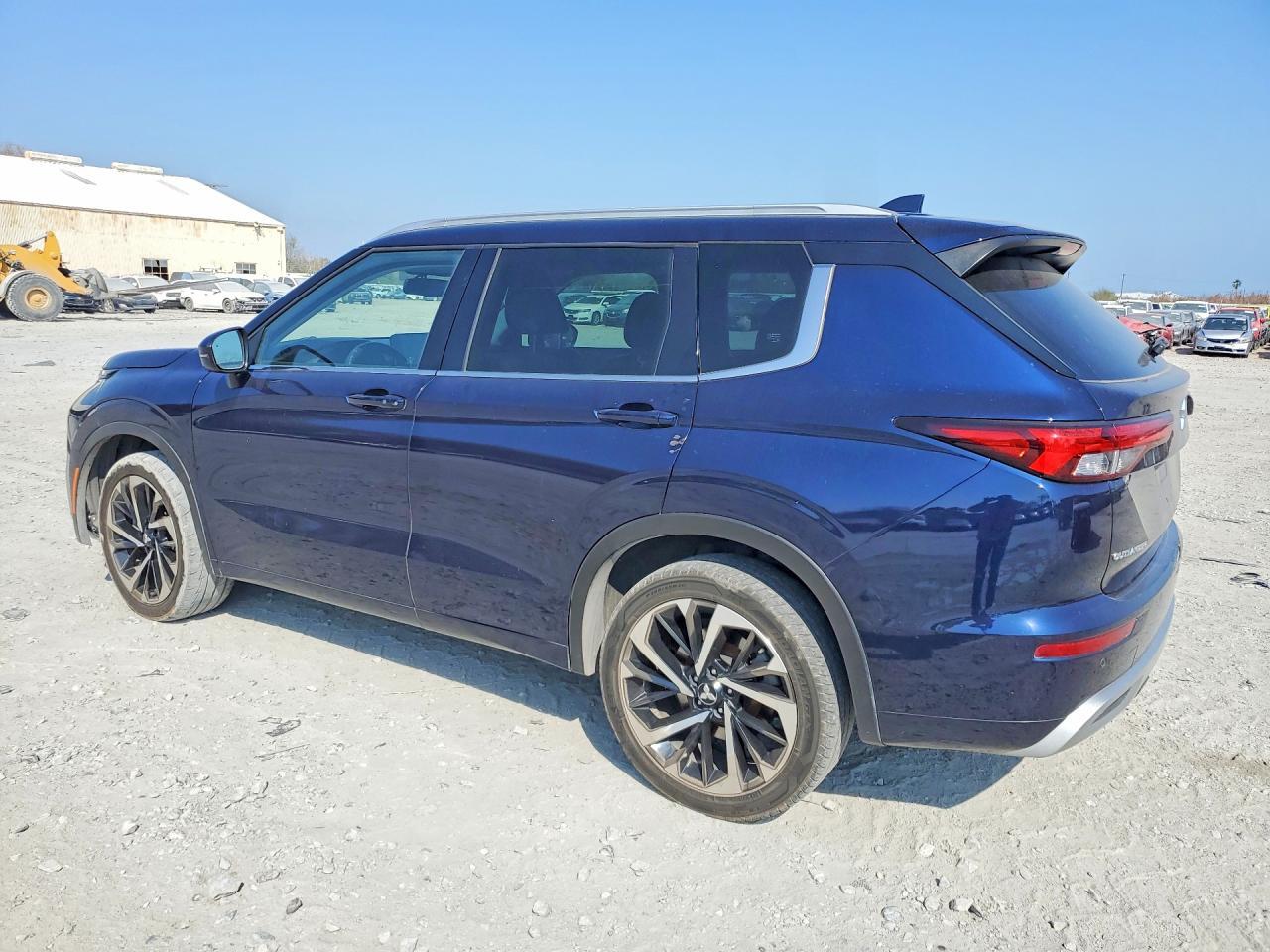 2022 Mitsubishi Outlander Sel - Фото 2