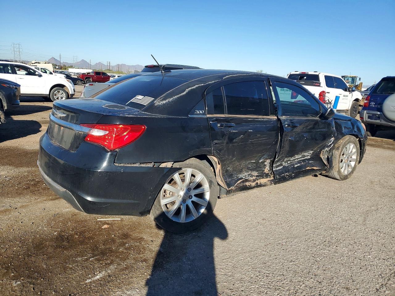 2013 Chrysler 200 Touring - Фото 3