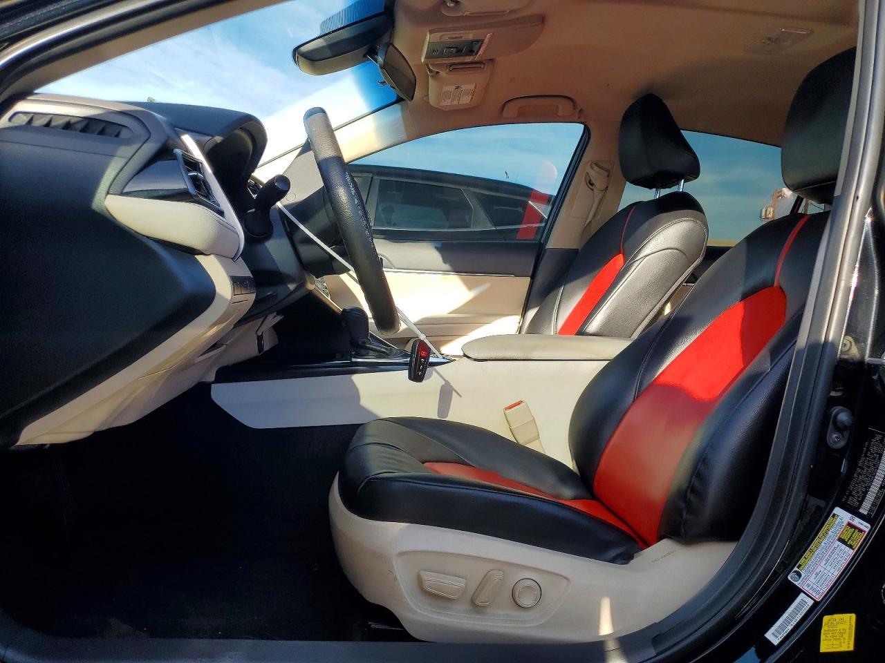 2019 Toyota Camry Hybrid Le - Фото 7
