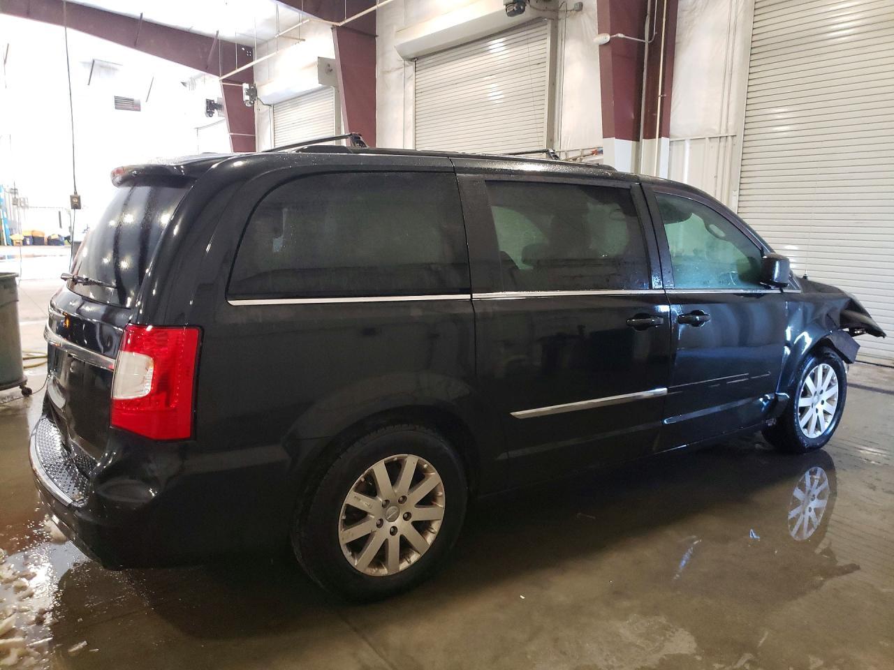2015 Chrysler Town & Country Touring - Фото 3
