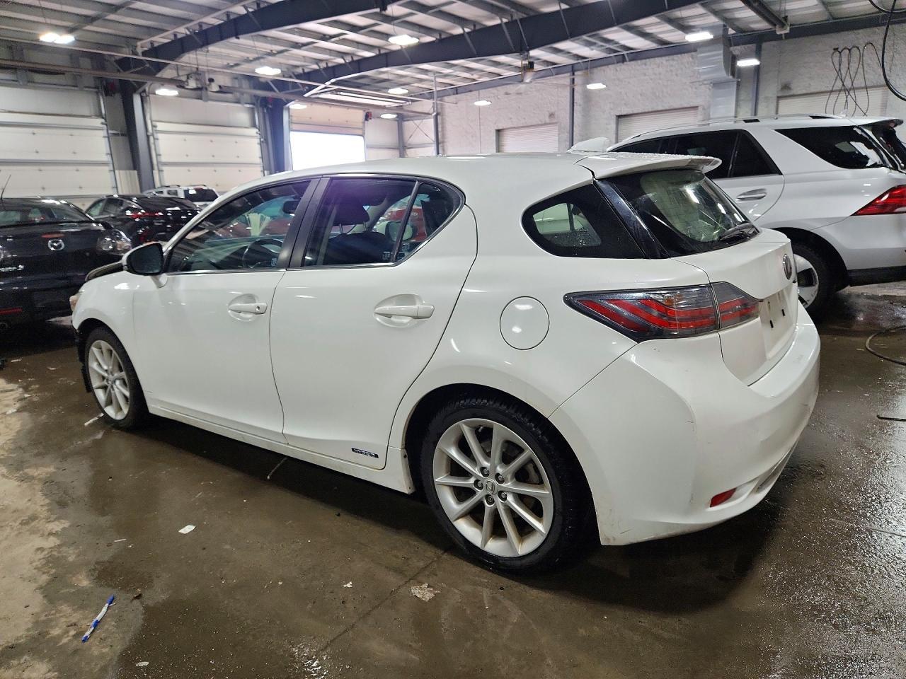 2013 Lexus Ct 200H Base - Image 2