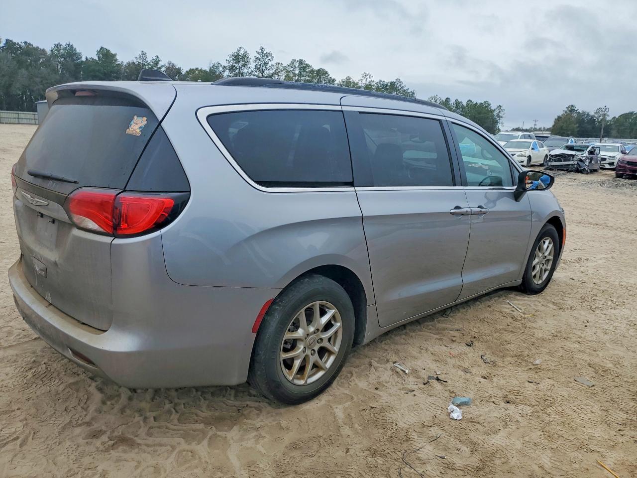 2021 Chrysler Voyager Lxi - Image 3