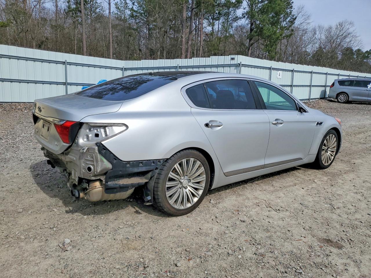 2015 Kia K900 - Image 3