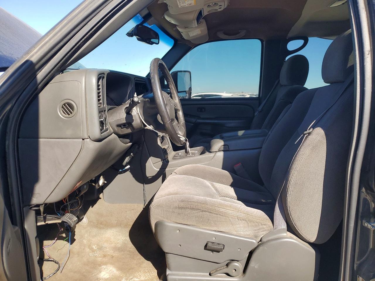 2005 Chevrolet Silverado C2500 Heavy Duty - Image 7