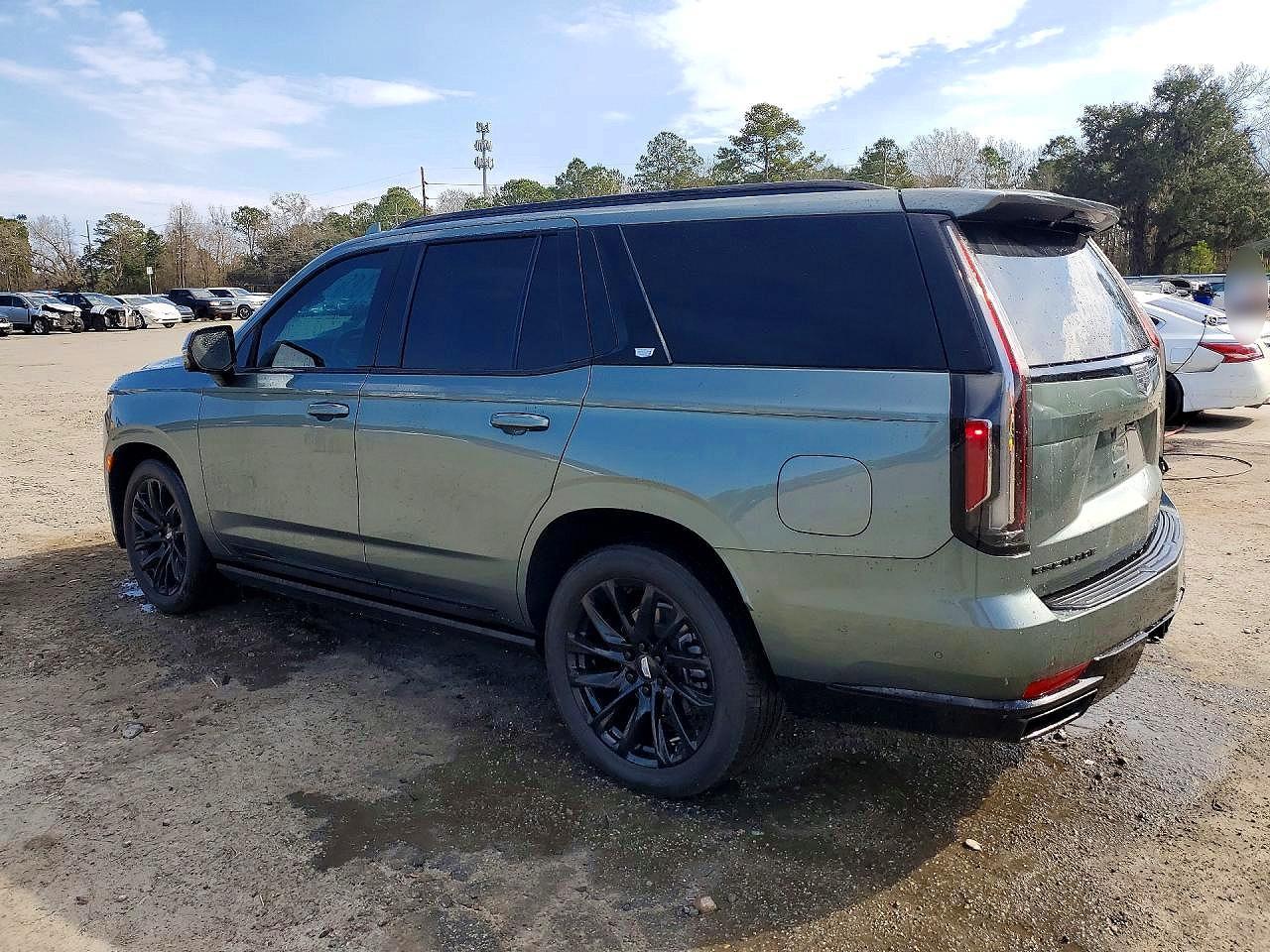 2023 Cadillac Escalade Sport Platinum - Image 2