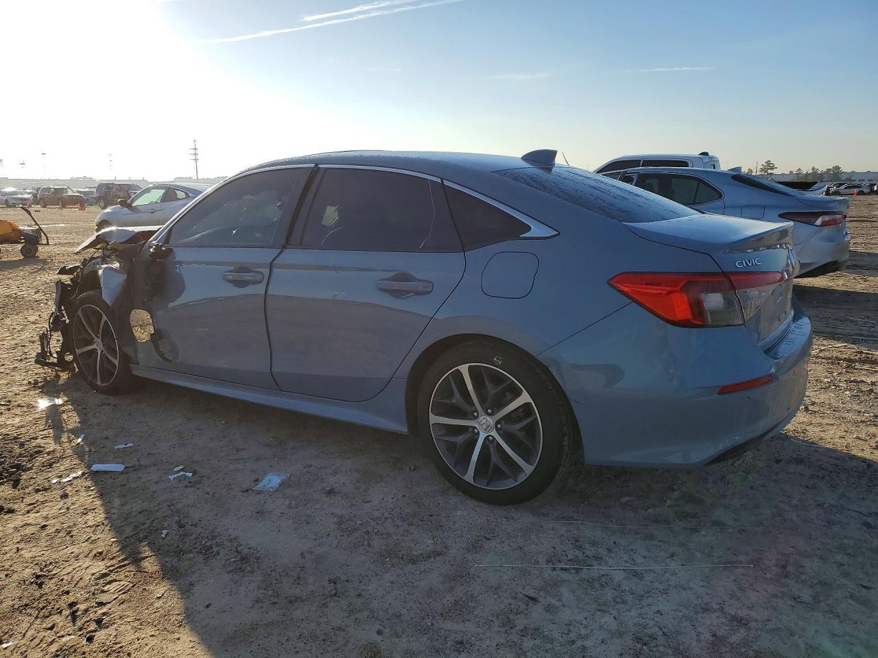 2022 Honda Civic Touring - Фото 2