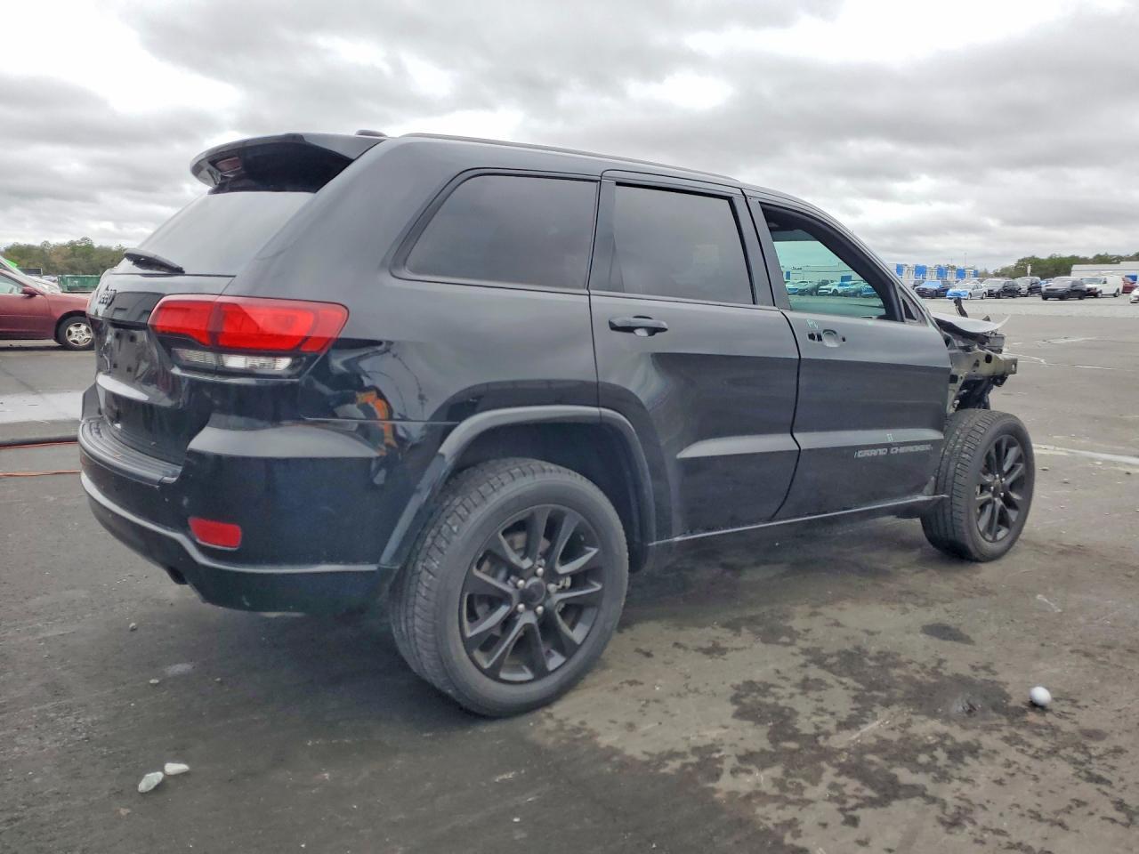 2021 Jeep Grand Cherokee Laredo - Image 3