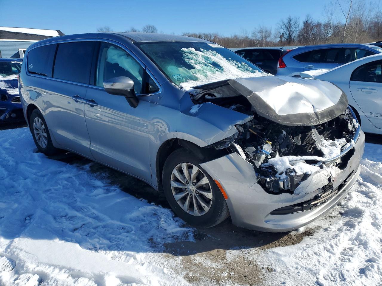 2017 Chrysler Pacifica Touring - Фото 4