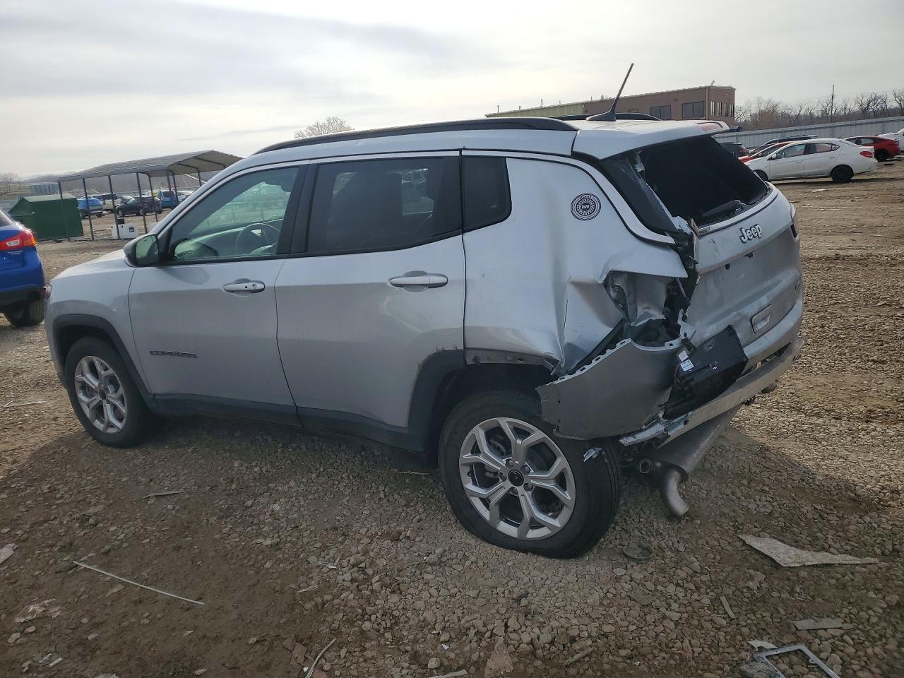 2025 Jeep Compass Latitude - Фото 2