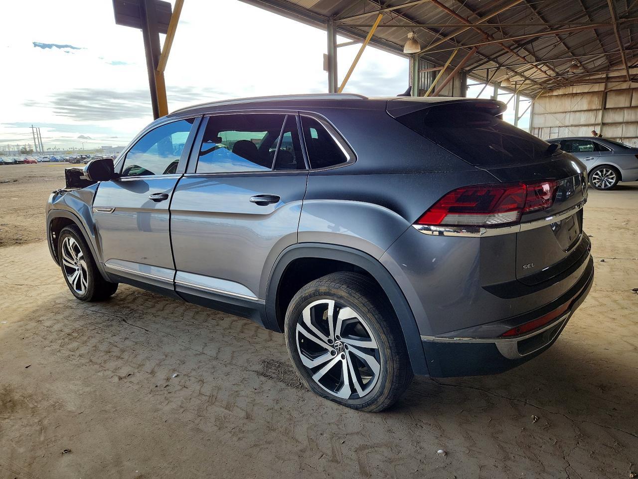 2022 Volkswagen Atlas Cross Sport Sel - Image 2