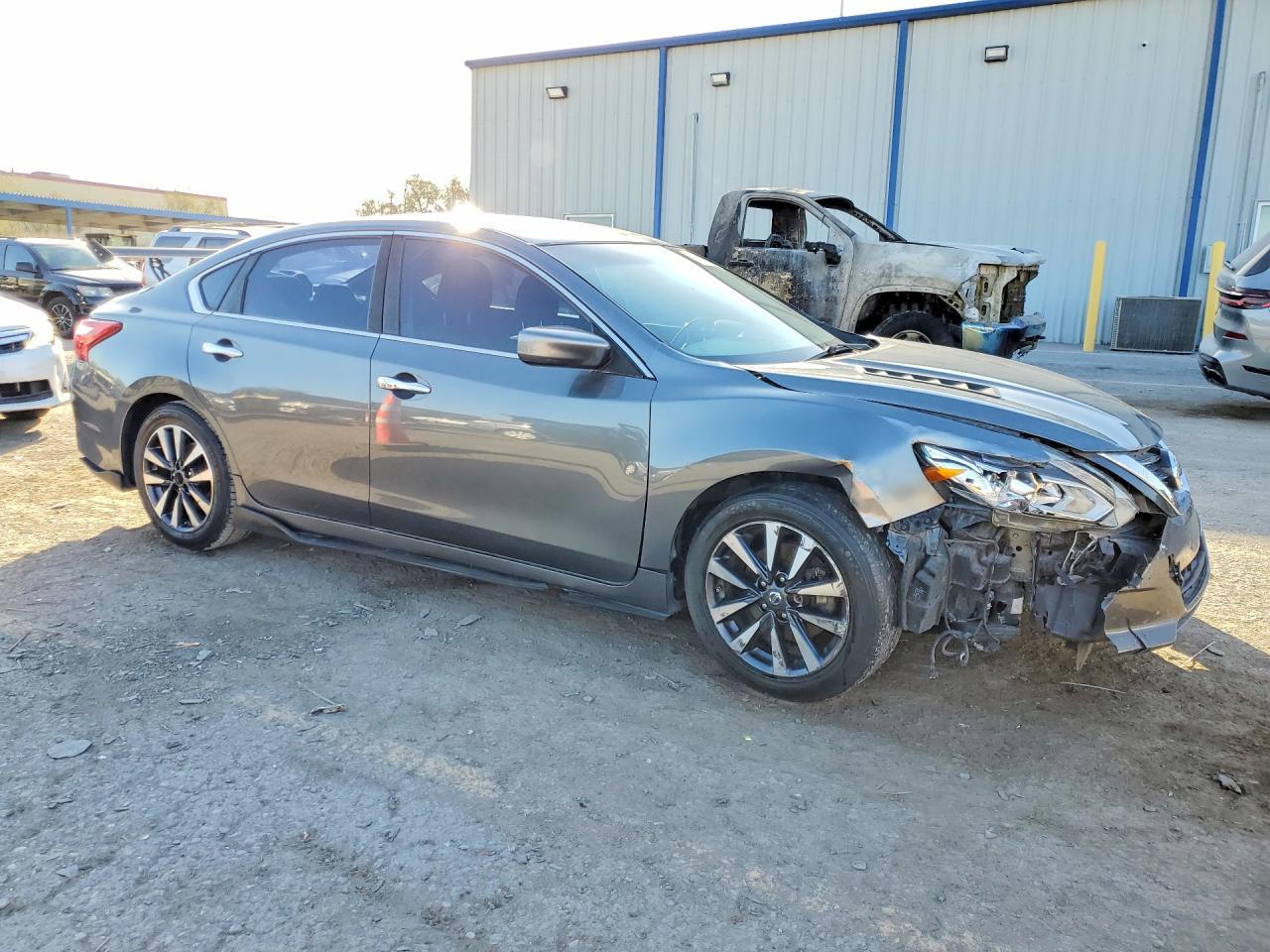 2017 Nissan Altima 2.5 - Фото 4