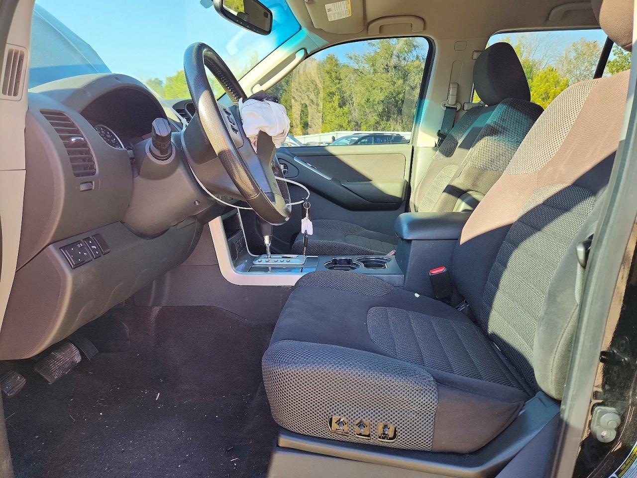2012 Nissan Pathfinder S - Image 7