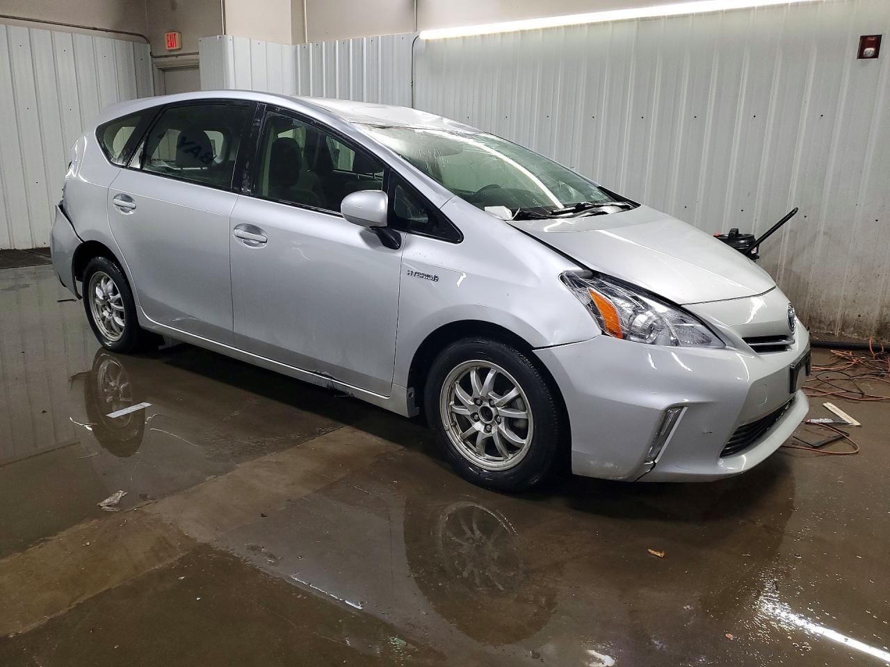 2012 Toyota Prius V - Фото 4