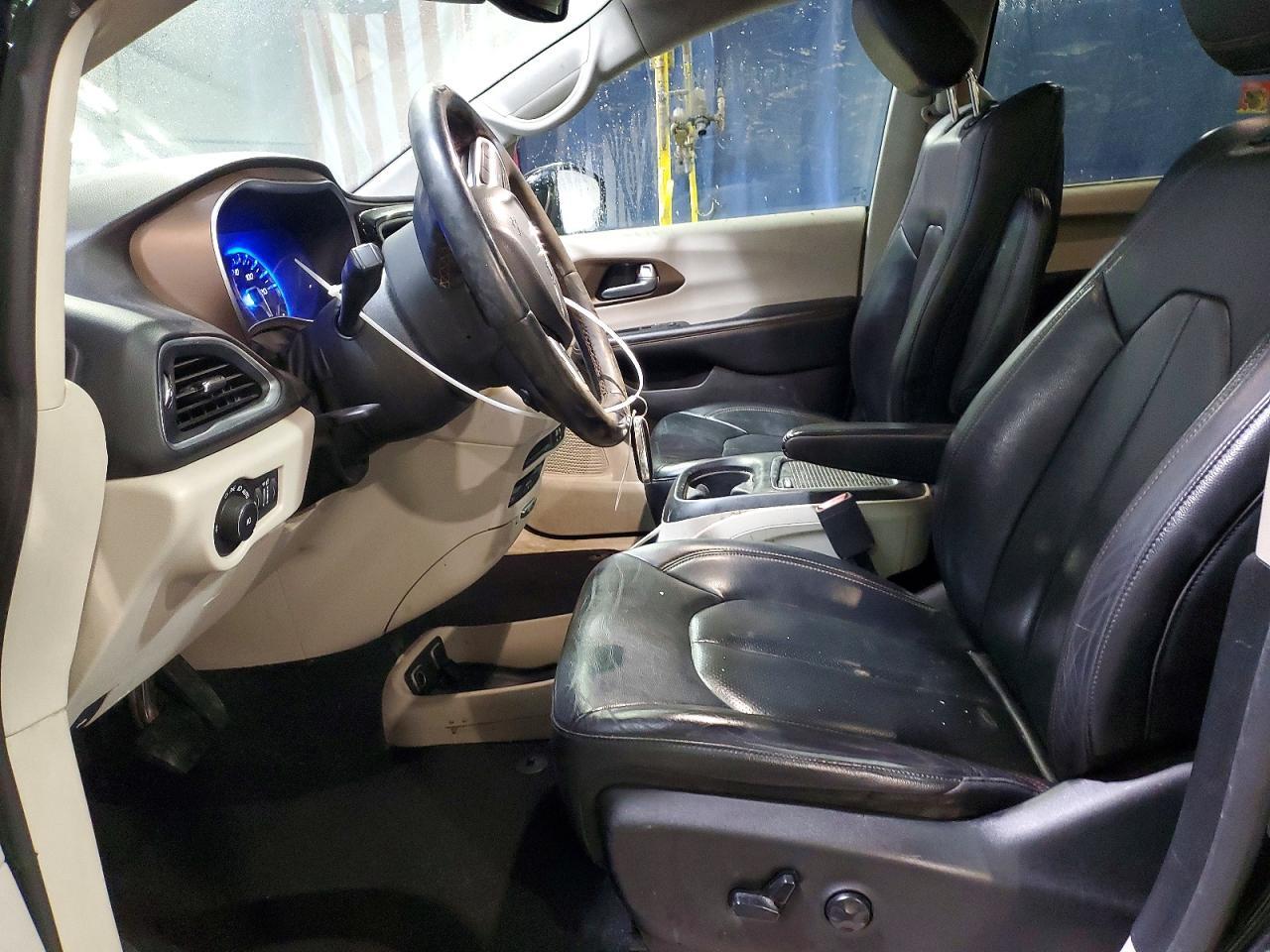2017 Chrysler Pacifica Touring L Plus - Image 7