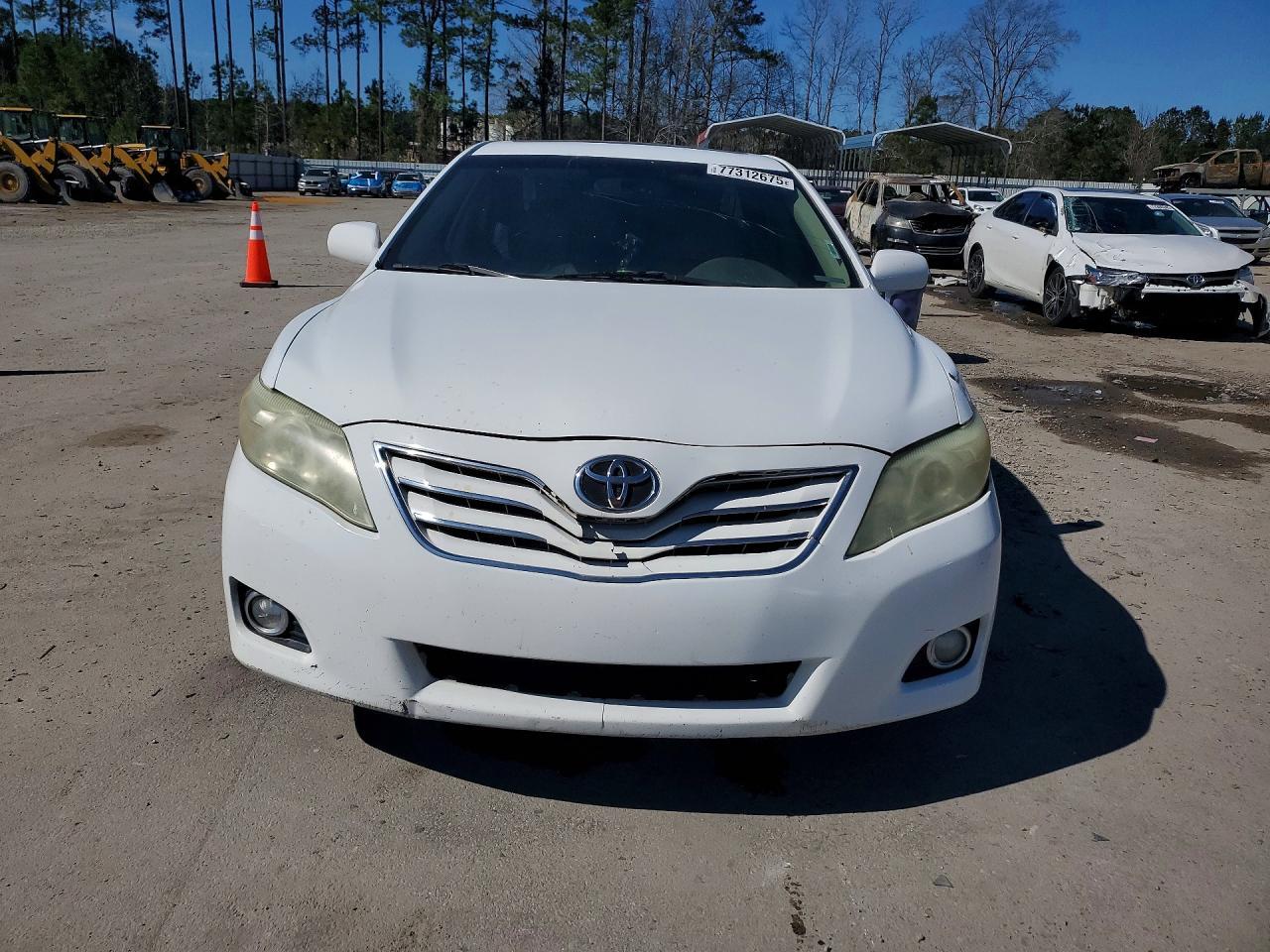 2011 Toyota Camry Xle V6 - Фото 5