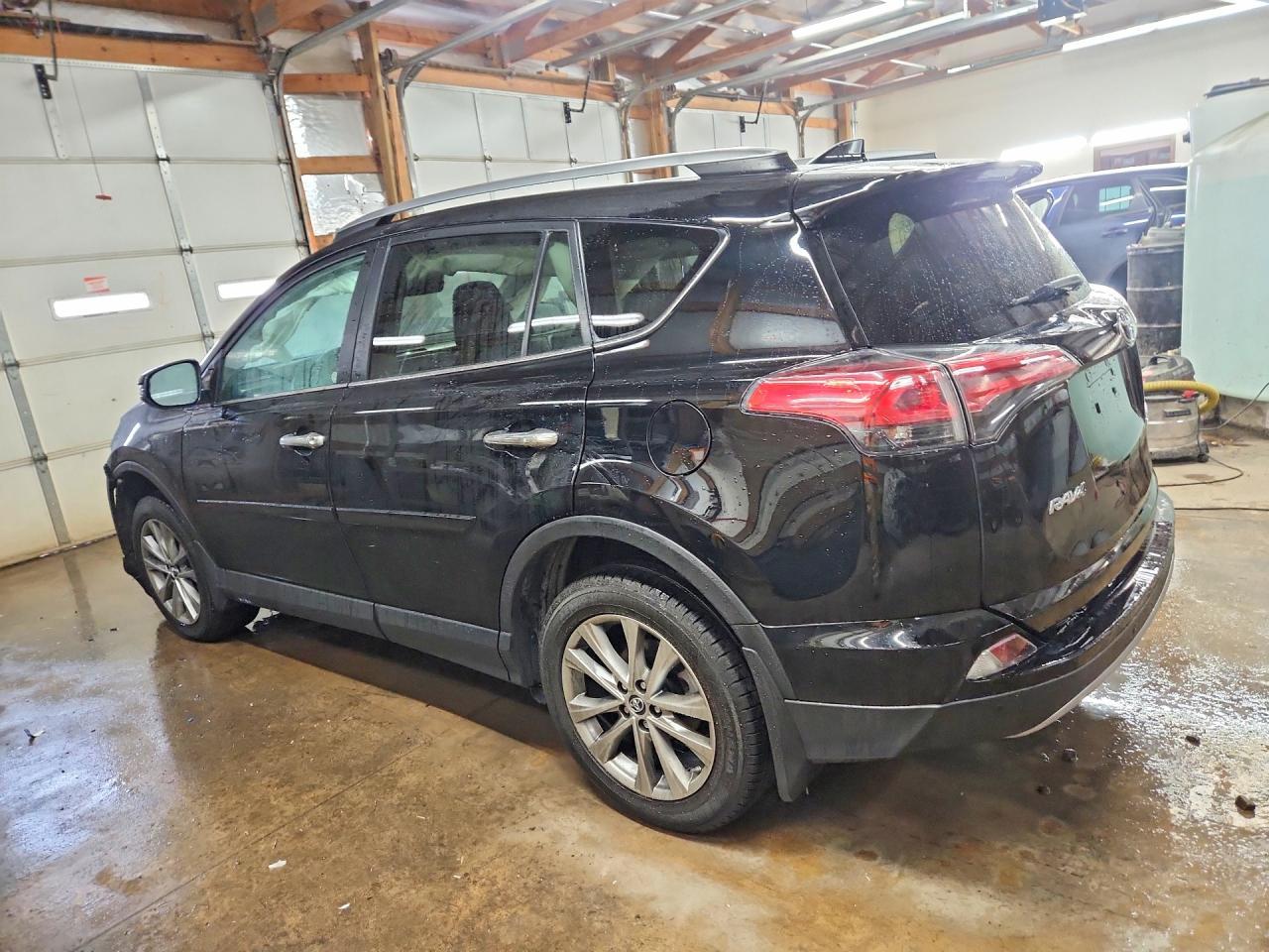2017 Toyota Rav4 Limited - Фото 2