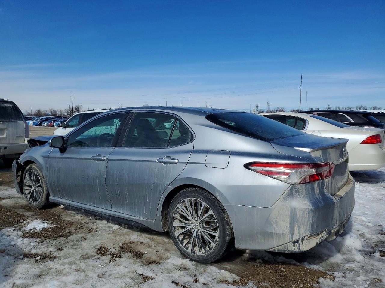 2018 Toyota Camry L - Фото 2