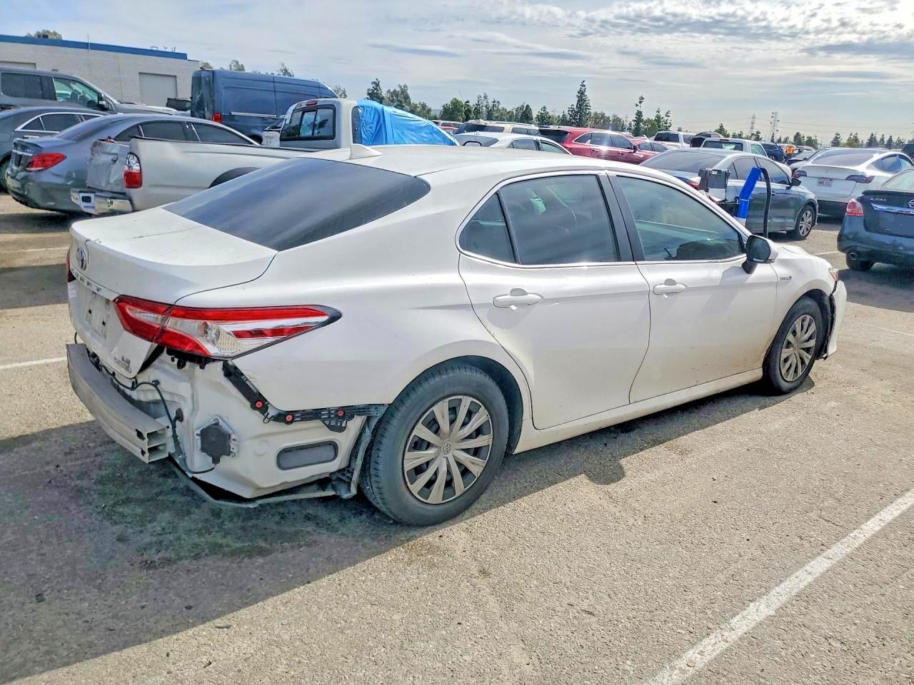 2019 Toyota Camry Hybrid Le - Фото 3