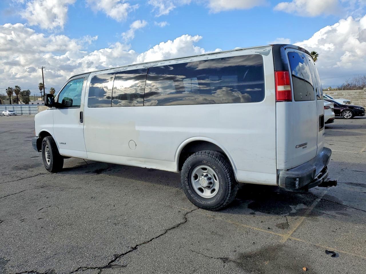 2005 Chevrolet Express Cargo - Фото 2